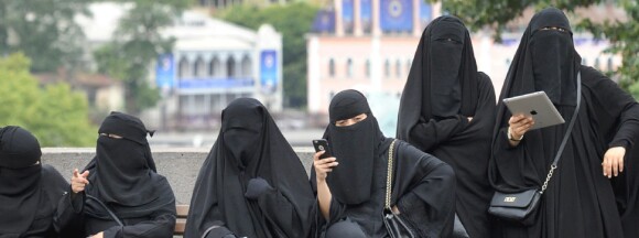 Derfor sier FrP nei til nikab og burka i utdanningen